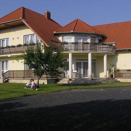 Szaloky Apartmanhaz Gyenesdiás Εξωτερικό φωτογραφία